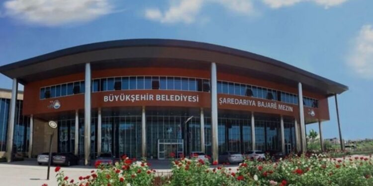 Kayyım kadın çalışanları temizlik işlerine gönderiyor