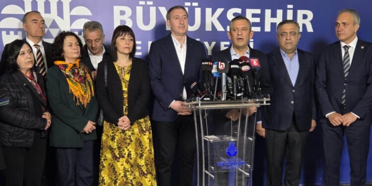 Özel: Ortak mücadele aynı kararlılıkla devam edecek    Bakırhan: Türkiye’nin ihtiyacı tutuklama değil, demokrasidir