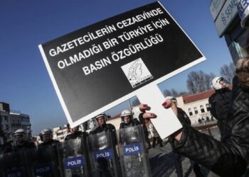 En az 42 gazeteci bayramı cezaevinde karşıladı