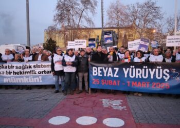 ‘Sağlıkta Dönüşüm’e karşı eşit ve ücretsiz hizmet talebi