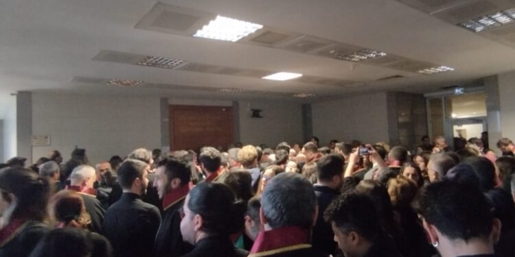 İstanbul Barosu davasında salon gerginliği