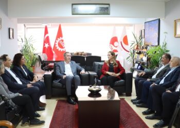 DEM Parti’den DİSK’e ziyaret