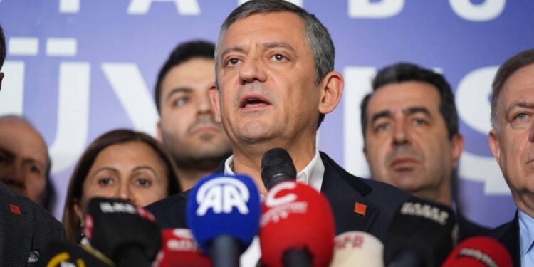 Özel’den İmamoğlu için yine Saraçhane çağrısı
