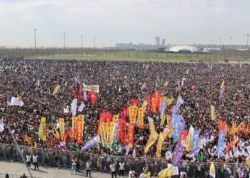 Özel’den İstanbul Newrozu’na mesaj: Özgürlük halayına duracağımız günler yakın