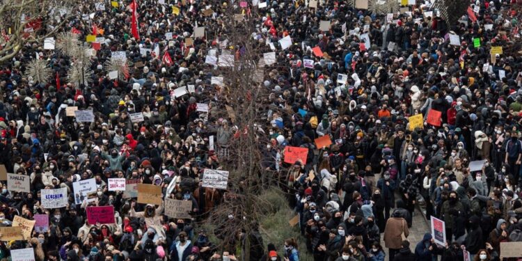 İstanbul’da 64 kişi tutuklandı