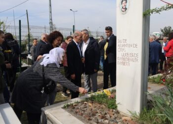 Gazi Mezarlığı’na bayram ziyareti