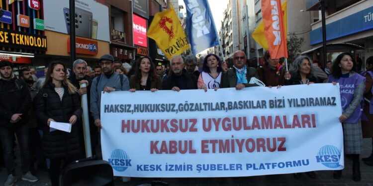 İzmir’de gözaltılara tepki