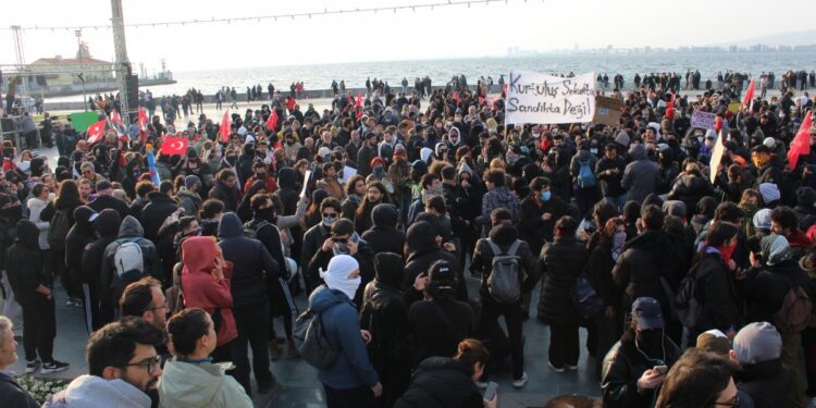 İmamoğlu için yapılan eylemler sürüyor: Gezi’ye selam, direnişe devam