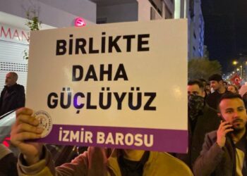Avukatlar şiddete karşı emniyet müdürlüğüne yürüdü