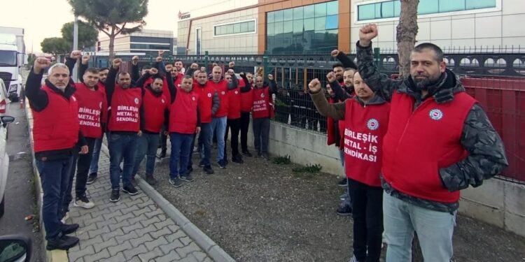 Manisa’da işçiler üretimi durdurdu