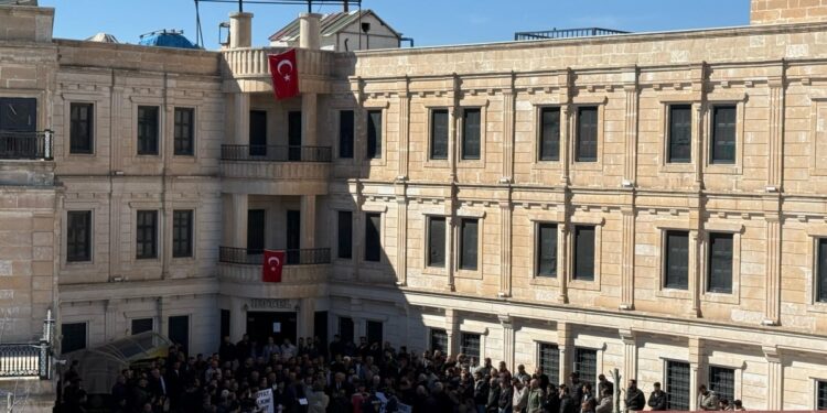 ‘AKP’li başkan husumetlisinin oteline yıkım kararı çıkarttı’ iddiası