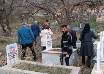 Birçok kentte mezarlık ziyareti: Mücadelelerini sürdüreceğiz  | YENİLENDİ