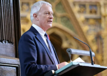 Trump’ı eleştiren büyükelçi görevden alındı