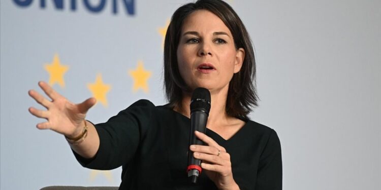 Almanya G7 ülkelerini Putin’e karşı birlik olmaya çağırdı