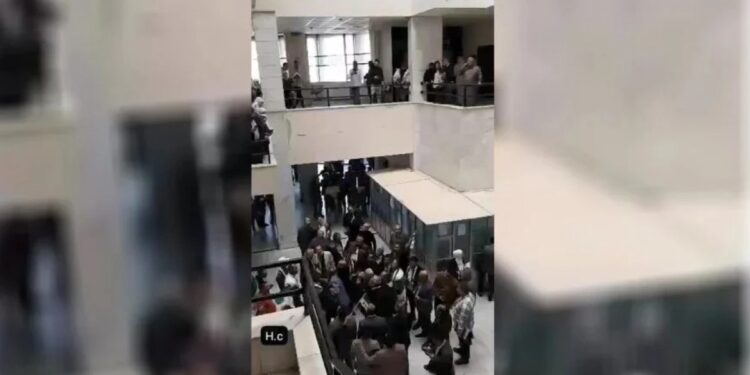 Şam iktidarı, yanında erkek olmayan kadınların resmi işlemlerini yapmıyor