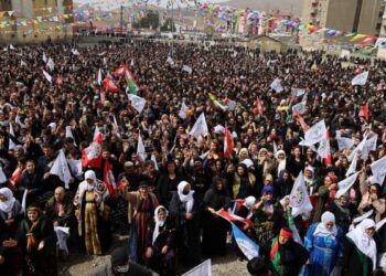 Gever’de coşkulu Newroz