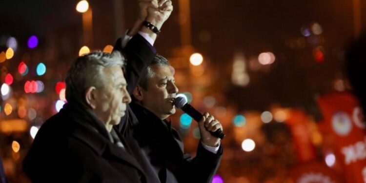 Özgür Özel’den Mansur Yavaş özürü