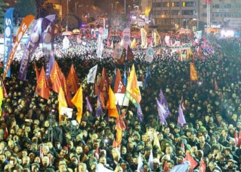 İstanbul ve İzmir’de ev baskınları