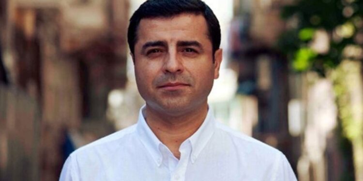 Demirtaş: Barışın yanında olalım