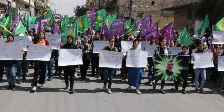 Halep’te Alevilere yönelik katliama karşı yürüyüş