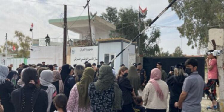 Esir alınan YBŞ’lilerin ailelerinden 14 ülkeye mektup