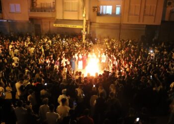 Mersin’de ilk Newroz ateşi binlerin katılımıyla yakıldı