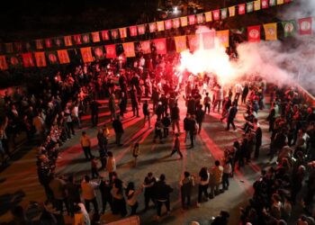 Tarsus’ta binler Newroz halayında