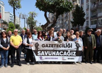 Gazetecilere yönelik baskılar protesto edildi