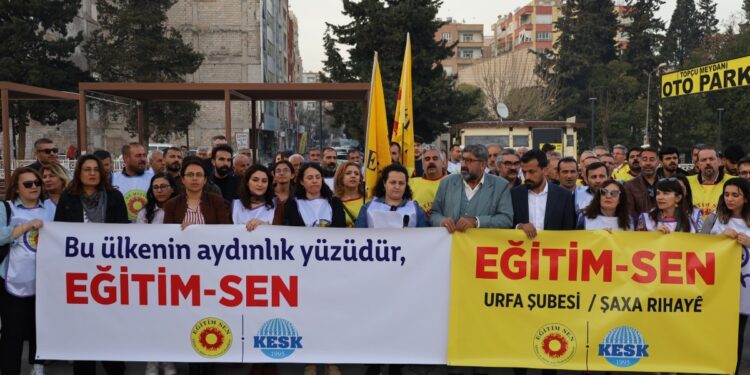 Soruşturma protesto edildi: Eğitim Sen biat etmez