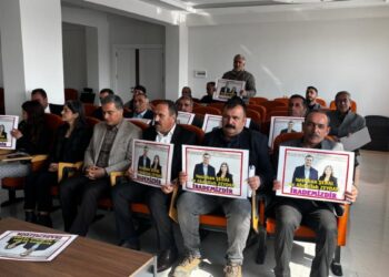 Wan’daki meclis toplantılarında kayyım protestosu