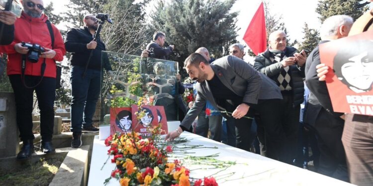 Berkin Elvan mezarı başında anıldı