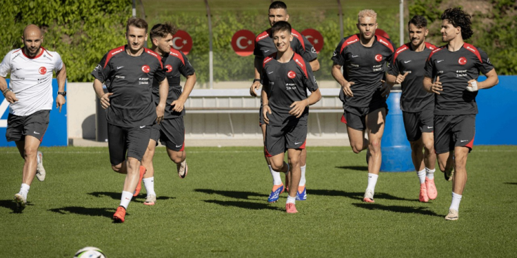A Milli Takım, Macaristan Maçı Hazırlıklarına Başladı