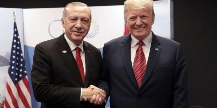 ABD basını: “Trump, Erdoğan’la görüşmesinden sonra Türkiye’ye yaptırımları kaldırıp F-35 programına geri almayı değerlendiriyor”
