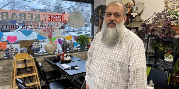 ABD'de Yeşil Kart bekleyen Türk aile, Trump'ın sert göçmen politikasının mağduru oldu; gözaltına alındılar, iş yerleri mühürlendi!