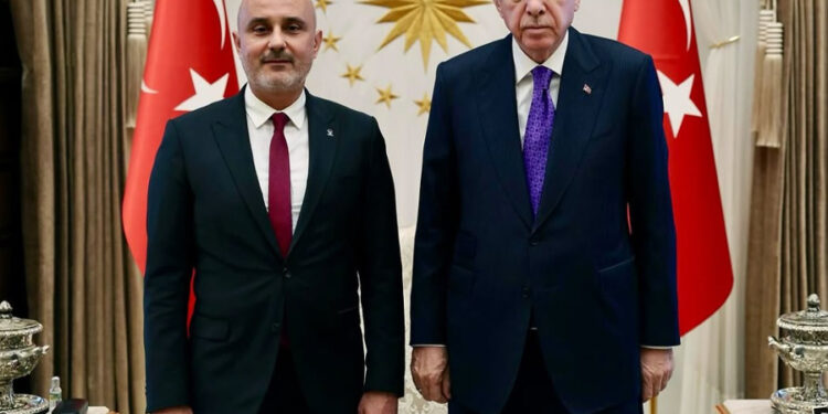 AKP İl Başkanı’nın memur olan eşi müdür yardımcısı olarak atandı: Depremzede vatandaştan ‘şaibeli rapor’ iddiası