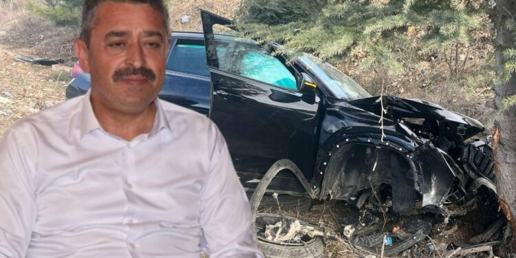 AKP'li Başkan, Ailesiyle Birlikte Ölümden Döndü! Trafik Kazası Geçirdiler