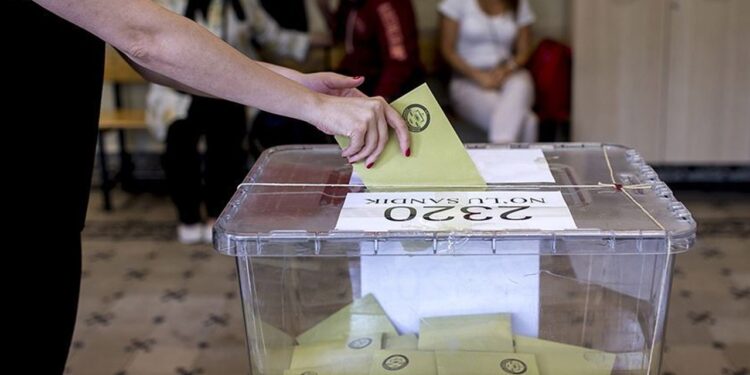 ALF Araştırma'dan Seçim Anketi: Bu Pazar Seçim Olsa... İktidar Yarışı Kafa Kafaya