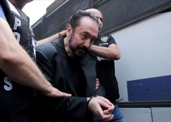 Adnan Oktar'a duruşmada yemek getiren binbaşı görevden alındı