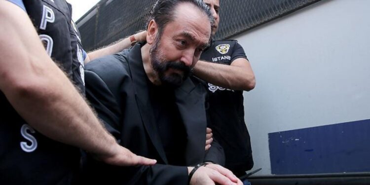 Adnan Oktar'a duruşmada yemek getiren binbaşı görevden alındı