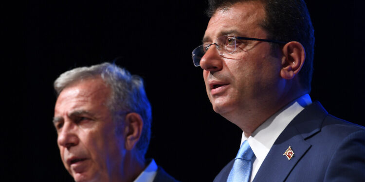 Ahmet Hakan: Olup bitenin AK Parti'ye yaradığından emin miyiz?