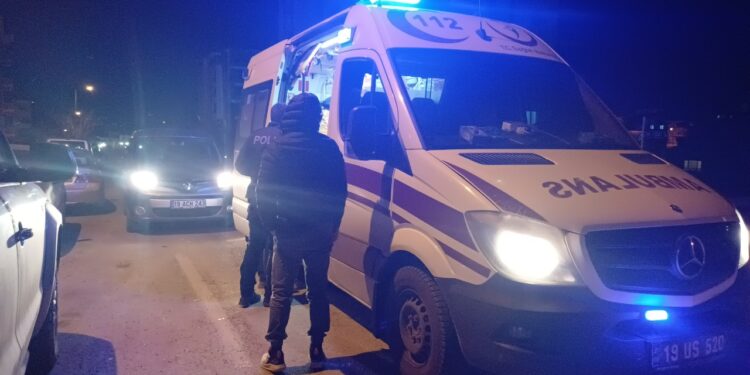 Akrabalar Arasında Bıçaklı Kavga: 2 Yaralı