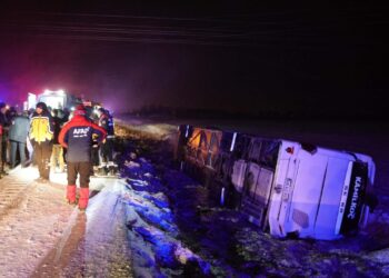 Aksaray'da Feci Kaza! Yolcu Otobüsü Devrildi, 20 Yaralı