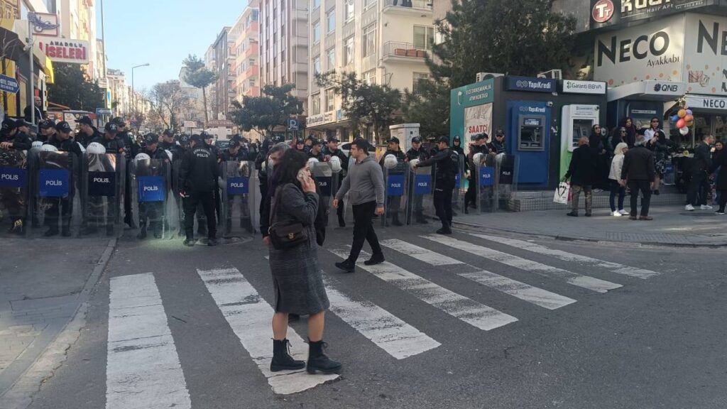 Ankara Kadın Platformu'nun 8 Mart yürüyüşüne polis engeli