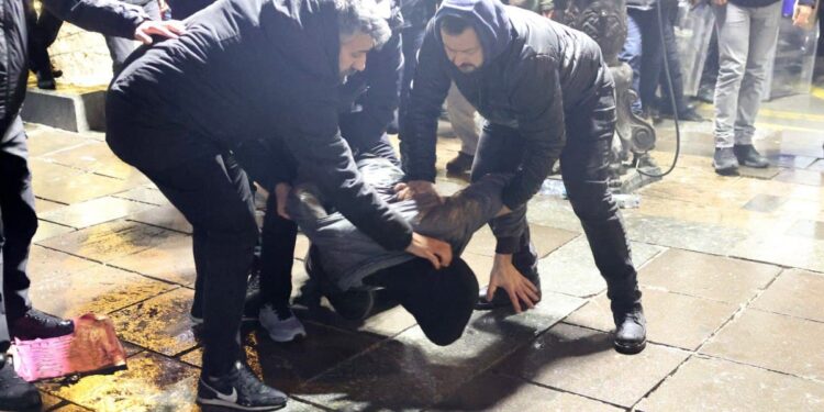 Ankara ve İzmir’de eylem yasakları uzatıldı