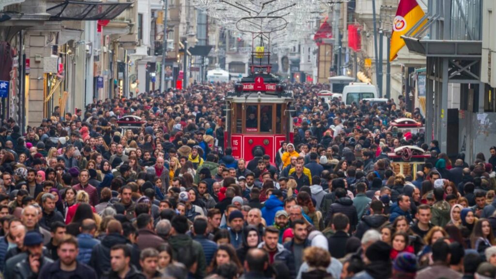 Ankete katılanların yüzde 36.3'ü "hiç güvenmiyor"