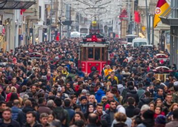 Ankete katılanların yüzde 36.3'ü "hiç güvenmiyor"