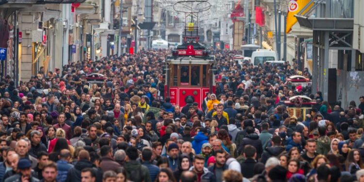 Ankete katılanların yüzde 36.3'ü "hiç güvenmiyor"