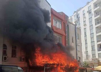 Antalya'da park halindeki otobüs için 'yakıldı' iddiası