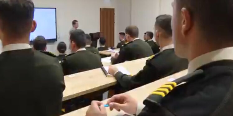 Askeri öğrencilere ‘yatay geçiş’ yasağı