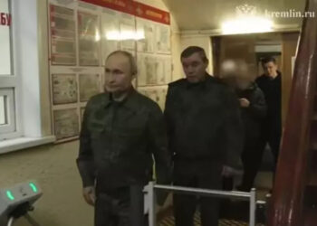 Askeri üniforma giyen Putin’den Kursk’a kritik ziyaret